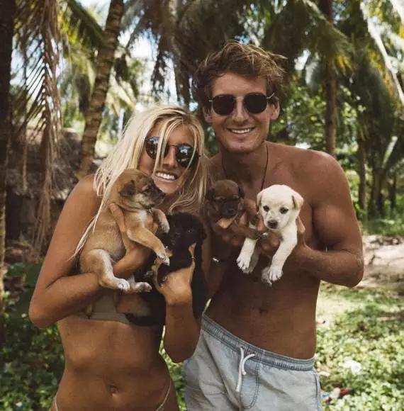 一个清洁工拍的照片一张卖6万,把美女娶回了家