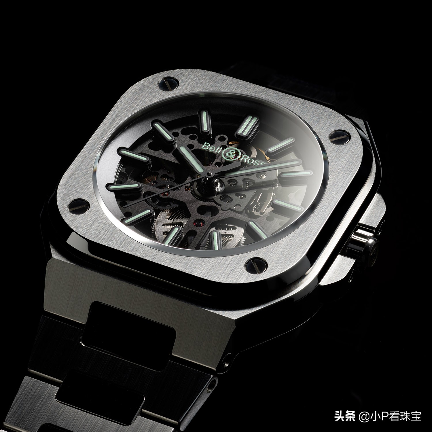 贝尔与罗斯Bell&Ross推出BR05SkeletonNightlum镂空和夜光的方表