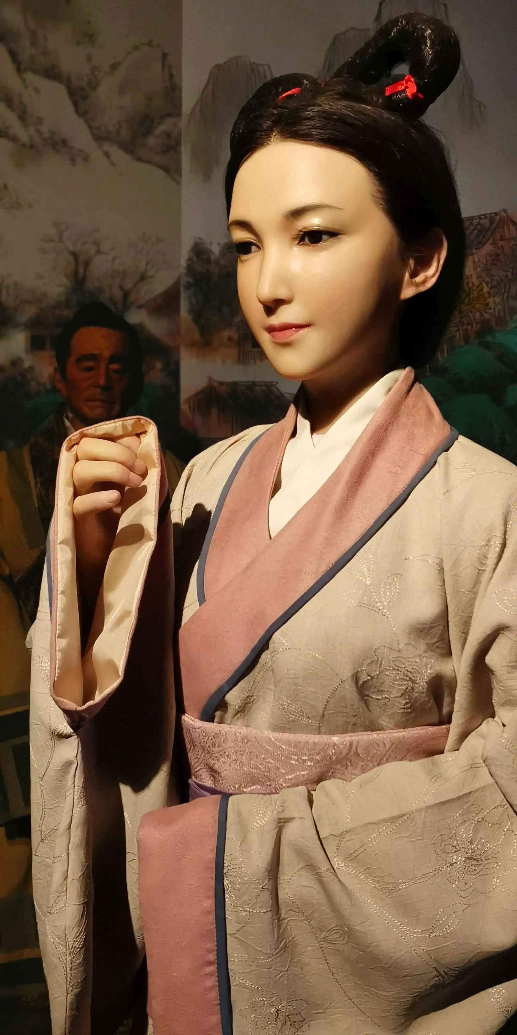 中国最大的汉墓之一~~《昭君墓》之王昭君