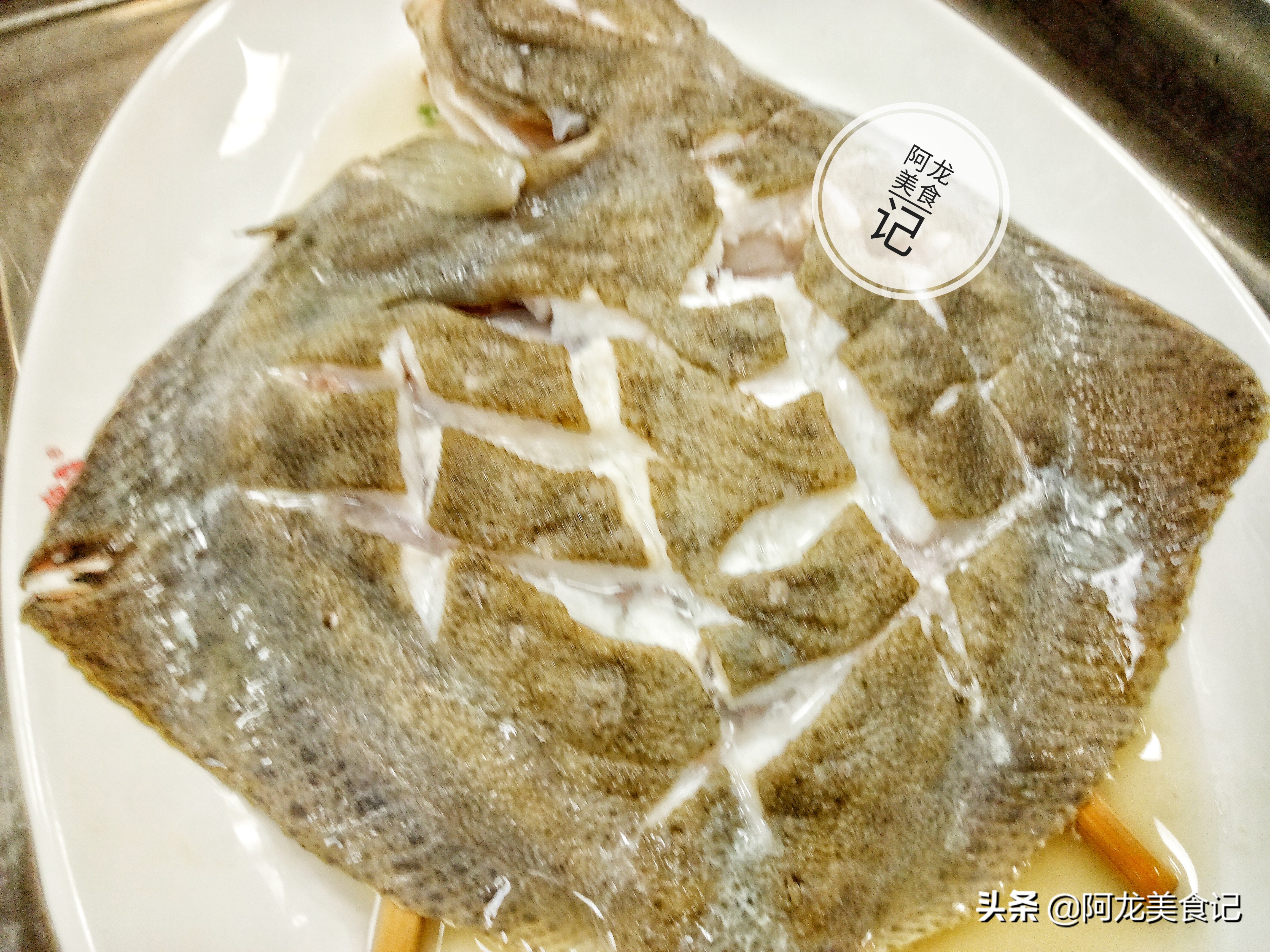 大厨清蒸多宝鱼的正确做法,怎么煮清蒸多宝鱼简单又好吃