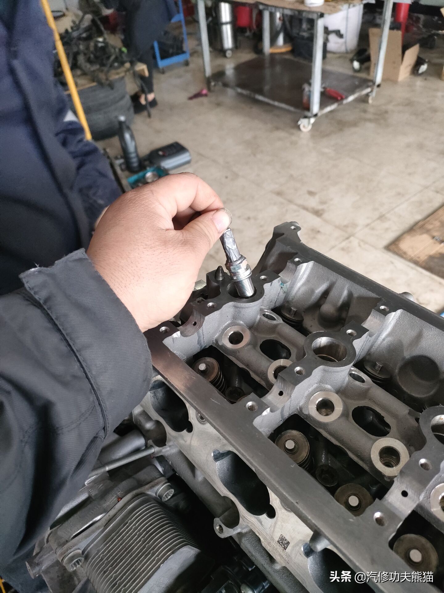 斯柯达昊锐烧机油维修视频,大众斯柯达昊锐1.8t烧机油