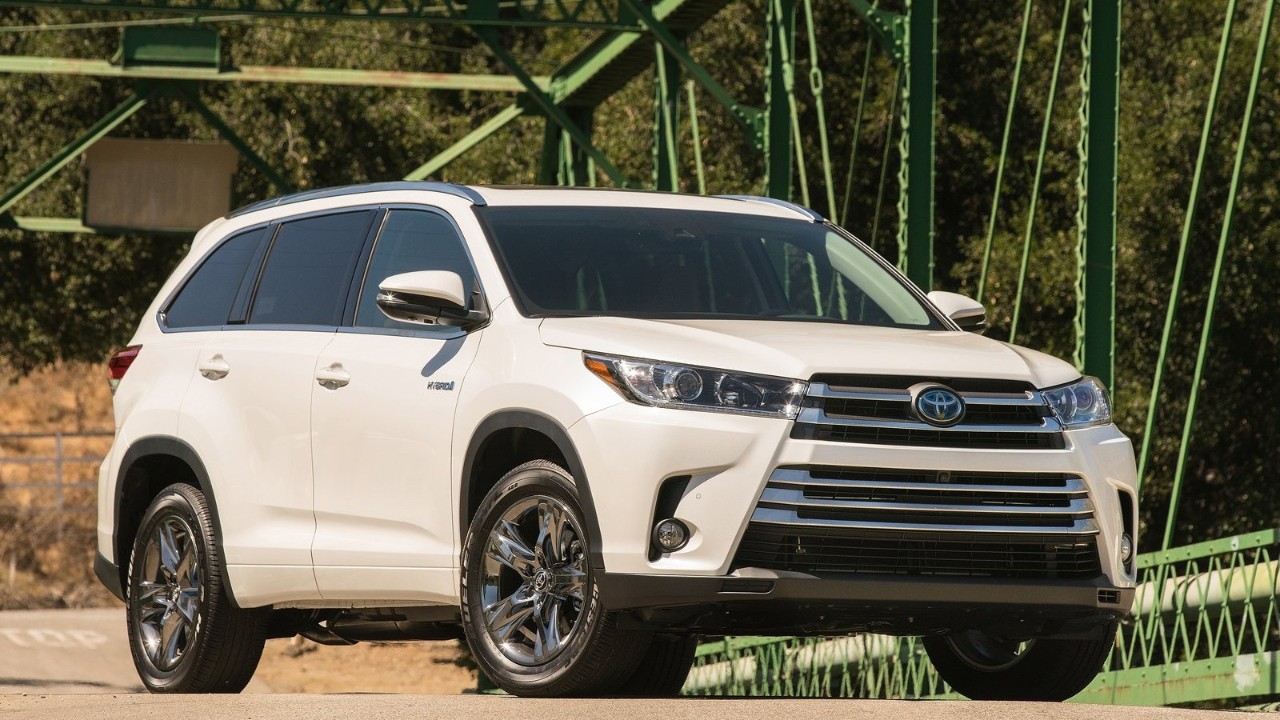 开了10年的丰田混动值得买吗,丰田混动保值还是纯燃油保值