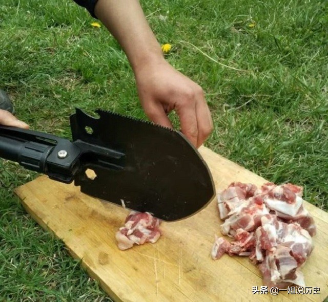 如果你和贝爷去探险,以下*器武**4选1防身,网友:选第4最实用