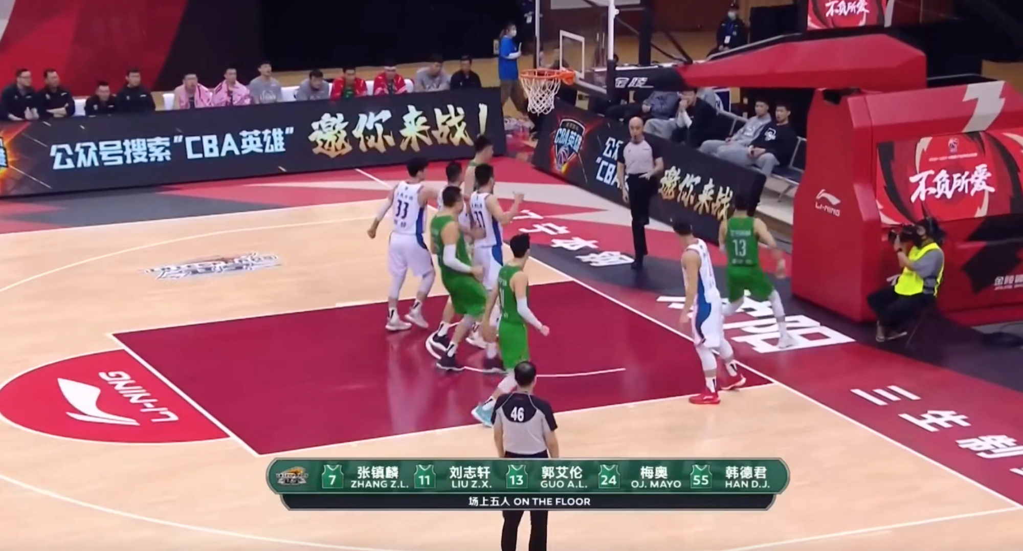 郭艾伦说杨鸣已经上一回热搜,杨鸣捂郭艾伦嘴原声