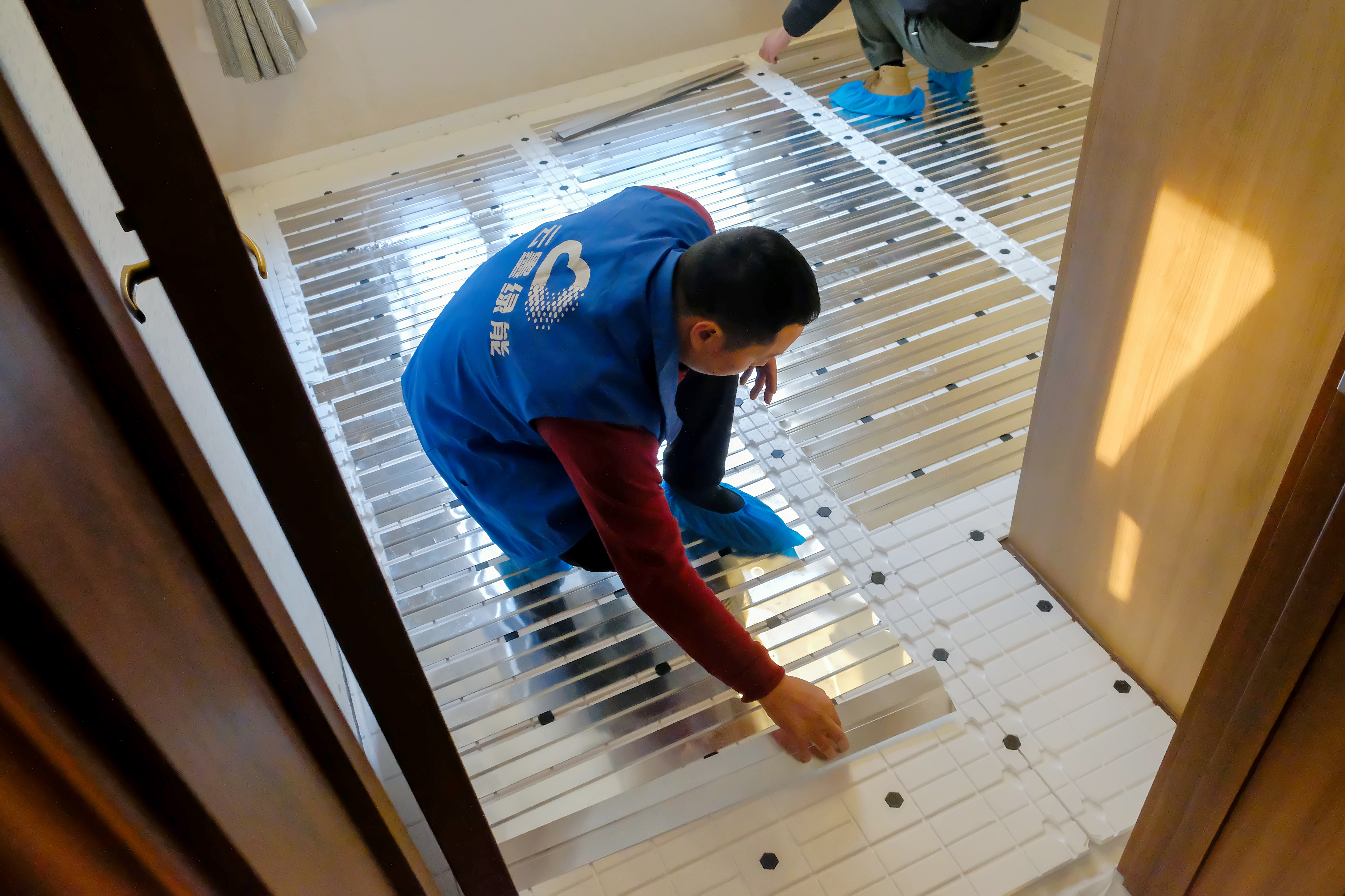 常规地暖不适合铺装的情况云墨绿能石墨烯地暖一招搞定