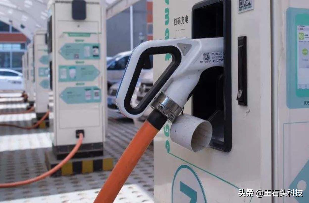 买凯美瑞还是买电车,买电动还是买燃油的汽车