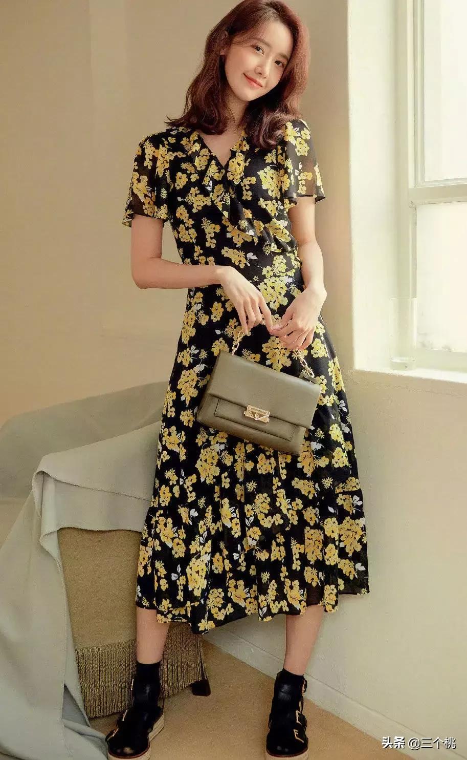 今年流行的裙子不穿高跟鞋,穿今年最流行的裙子