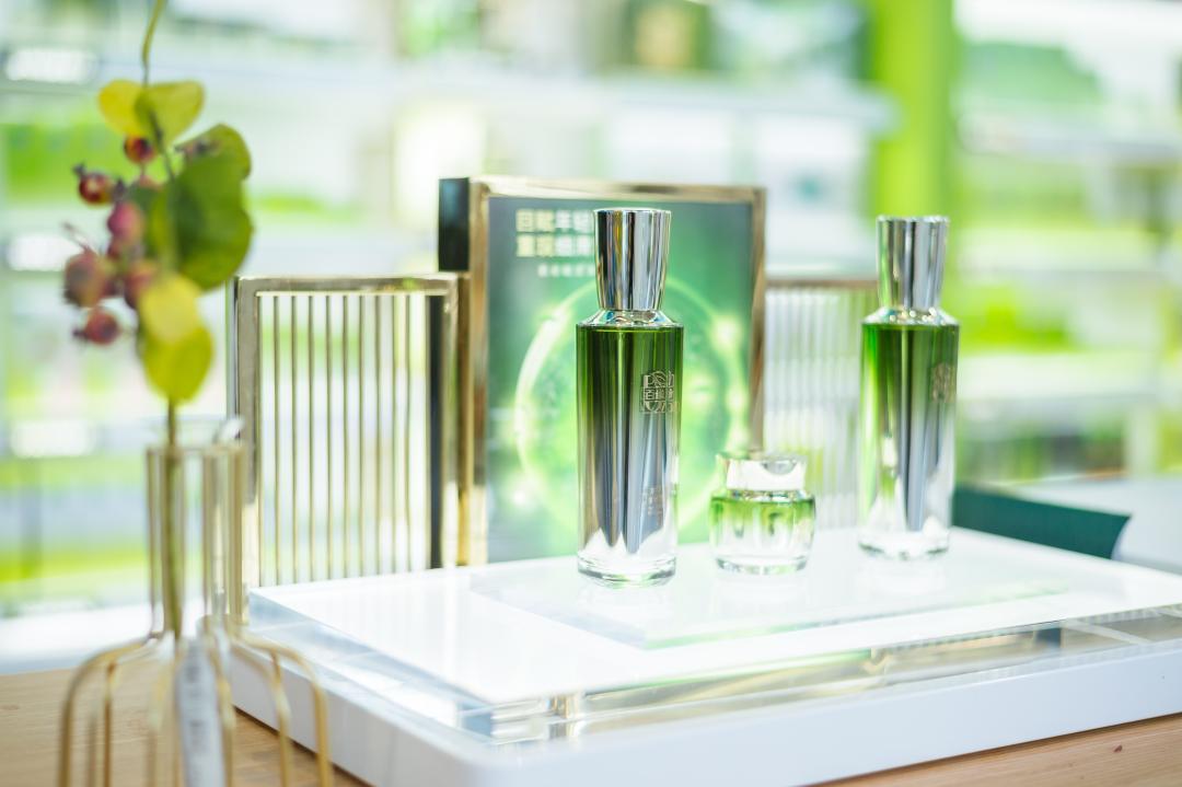 百雀羚品牌形象,百雀羚焕采新颜