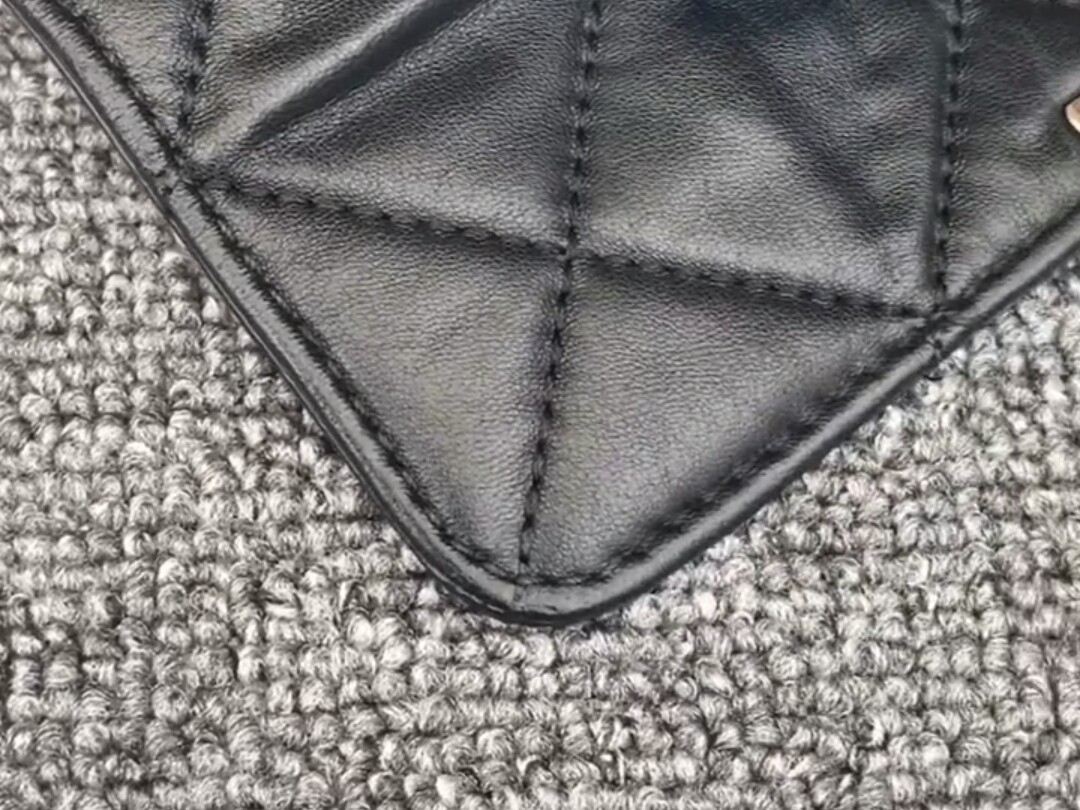 真皮衣掉皮修补方法如下,真皮衣破了大长口子怎么补