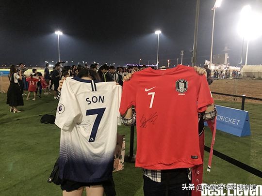 亚洲球王恶意蹬踏染红，除禁赛难逃父亲责罚，因为人性比足球重要