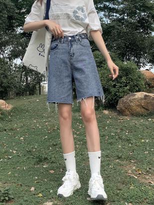 给大家推荐一款巨显腿瘦的短裤,夏天腿粗穿什么短裤子显瘦又时尚