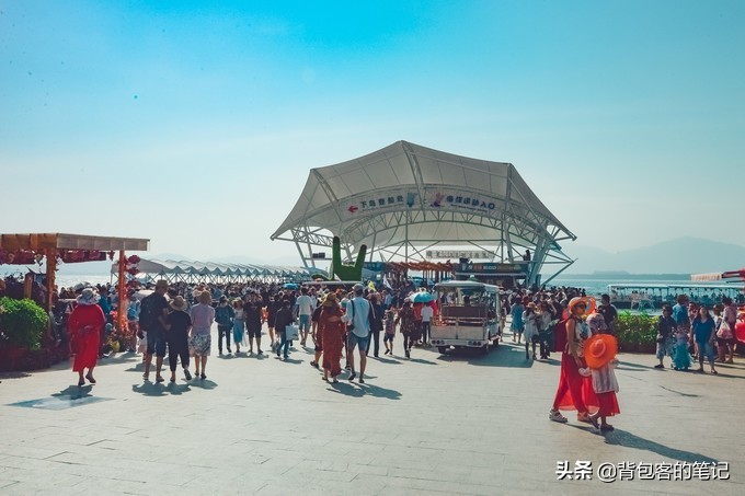 进出景区排队3个小时,岛上物价高上天,这的游客还是多的挤破头