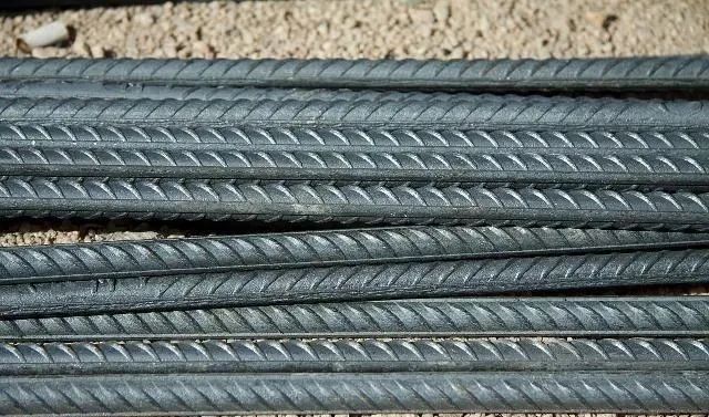 农村自建房屋顶有钢筋露出怎么办？不可置之不理！正确去弥补过错