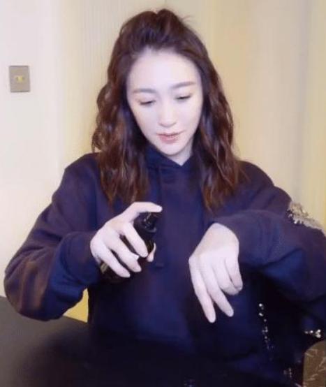 对痘痘闭口有效的精华推荐,闭口粉刺选什么纯露