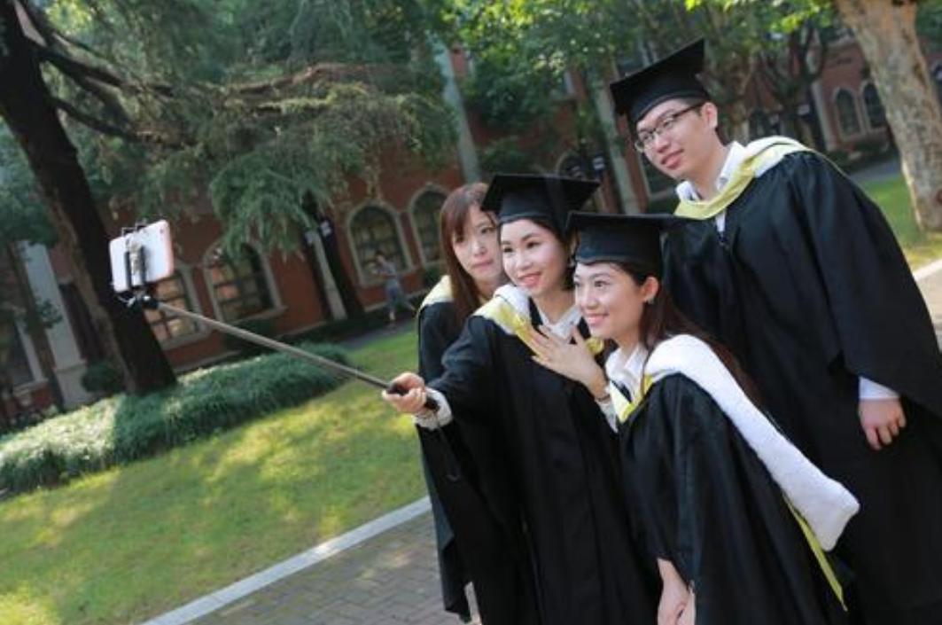 这3个专业抢手毕业后却难找工作,大学报考哪些专业毕业不愁找工作