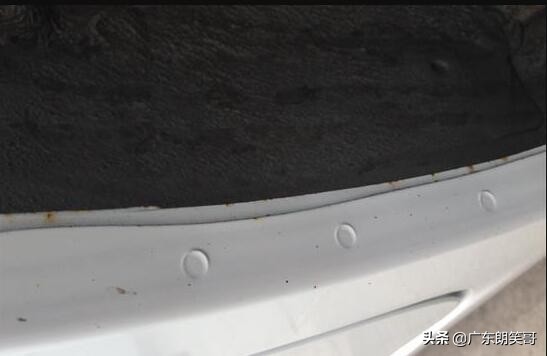 车被刮掉一点漆有必要报警吗,车被刮掉漆该去4s店吗