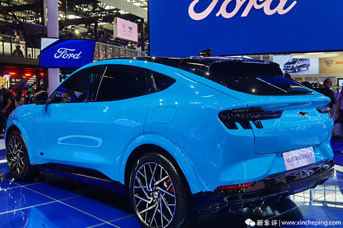 吉利星瑞和高尔夫8哪个更值得买,高尔夫和星瑞