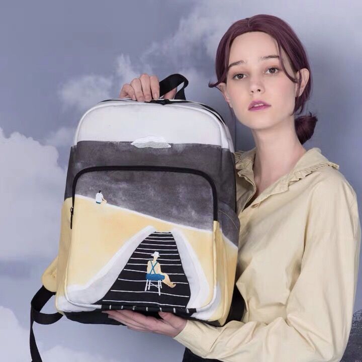 黑色抽绳双肩包出街百搭,双肩包出街推荐大学生小巧