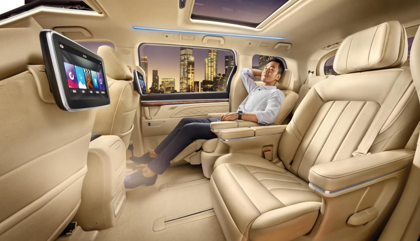 21款gl8652t与传祺gm8对比,最新传祺gm8对比别克gl8哪个更好