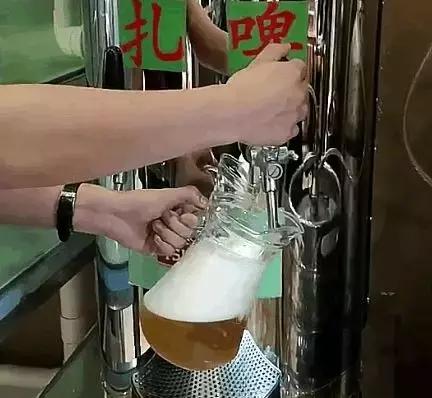 烧烤也能红遍金钻广场一条街,长春烧烤最有特色的烧烤店