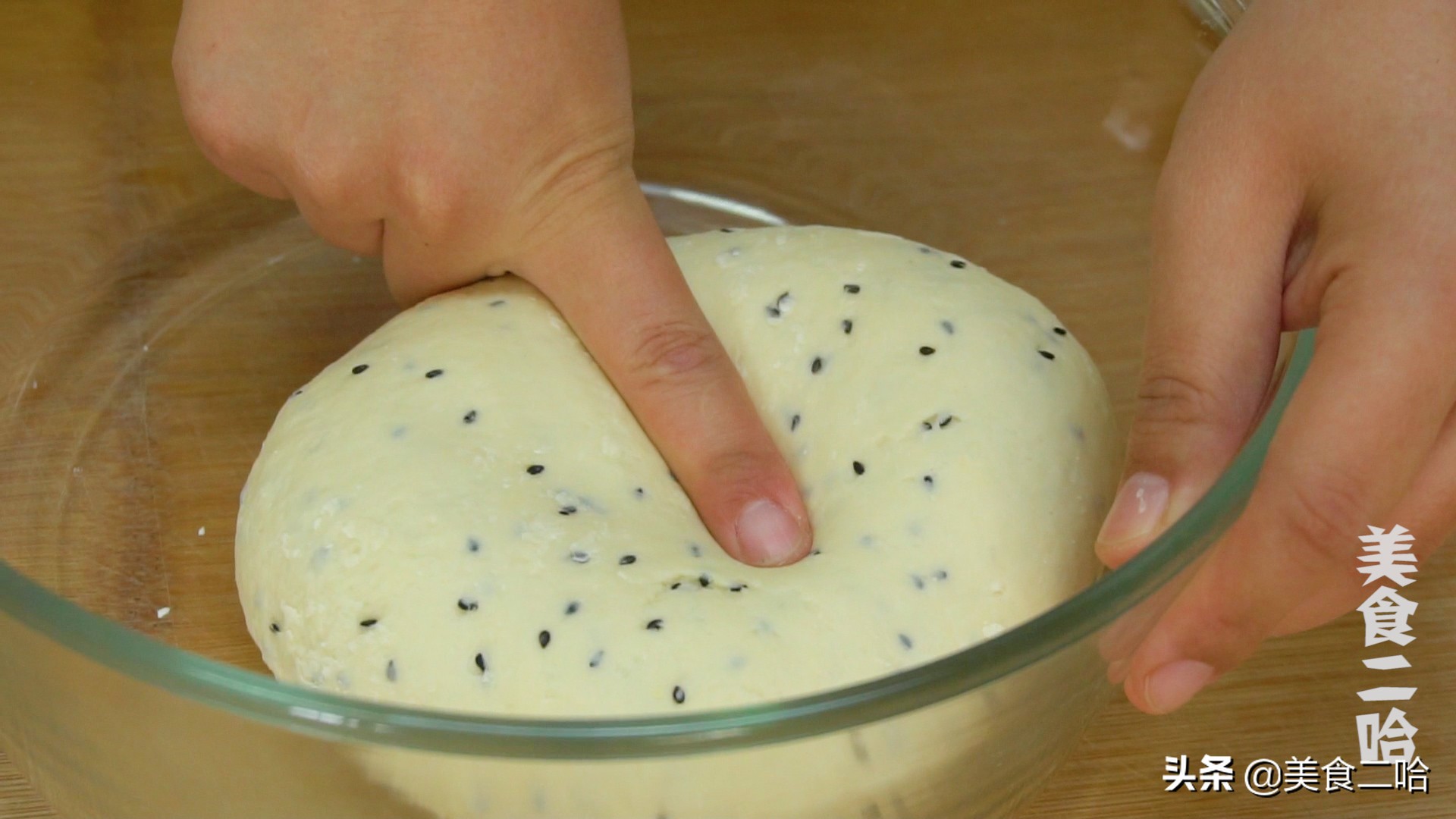 油饼不放面粉只放鸡蛋怎么做,打个鸡蛋和面烙油饼可以吗