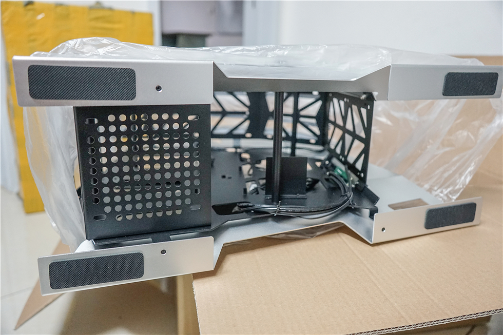 科技以灯为本，3600X+B450+BMR-24水冷+大水牛铁血战士机箱装机秀