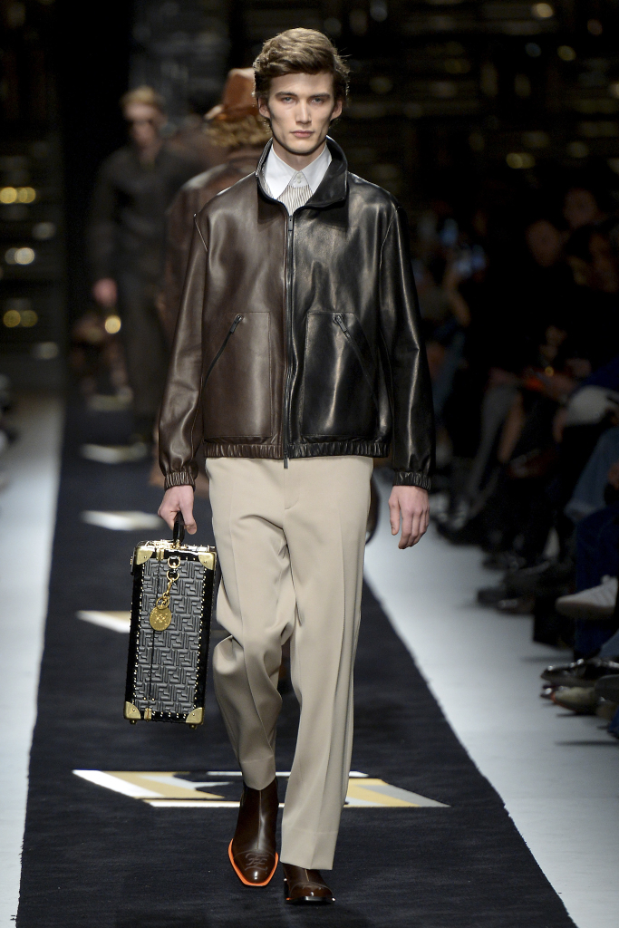 米兰时装周fendi2022春夏系列,米兰时装周2019秋冬fendi价钱