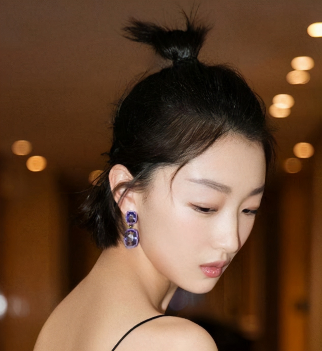 脸圆的女生适合什么发型中分,脸大的妹子适合的中分的发型