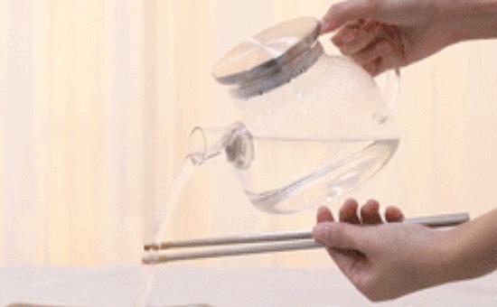 单月卖出10000双！用东北大米稻壳做的筷子，一冲即净还不易发霉