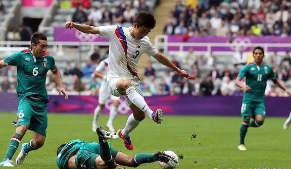 足球运动员赛场准备阶段的压迫感,足球运动员比赛完怎么放松