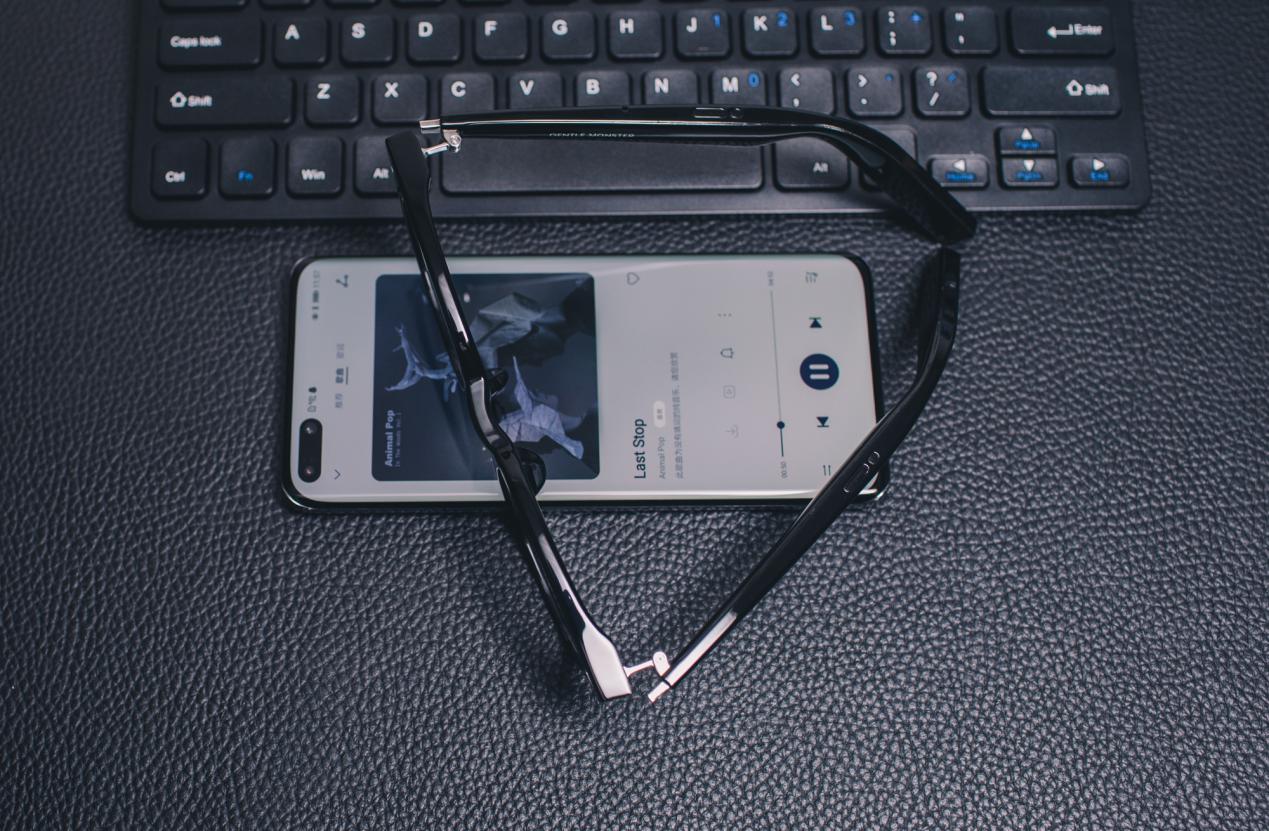 时尚之下科技同样出众,时尚与科技融合的眼镜