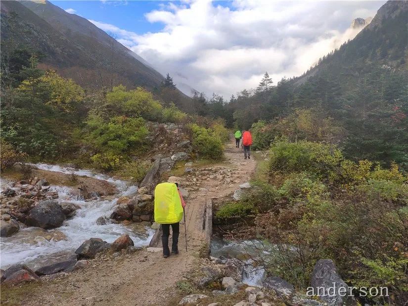 陪着贡嘎过仲秋，深夜听到女生的尖叫（上）