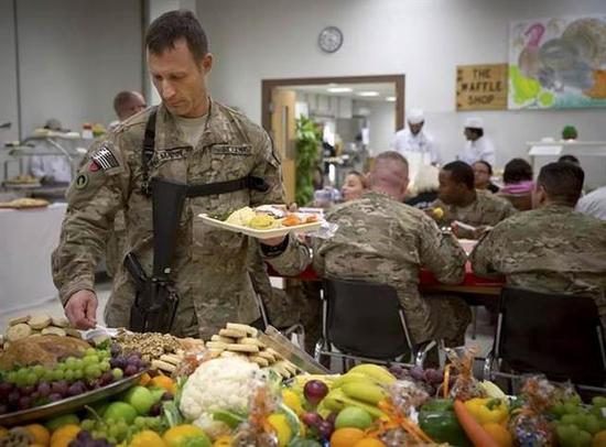朝鲜战争美军伙食与我军伙食对比,长津湖美军和我军伙食对比的看法