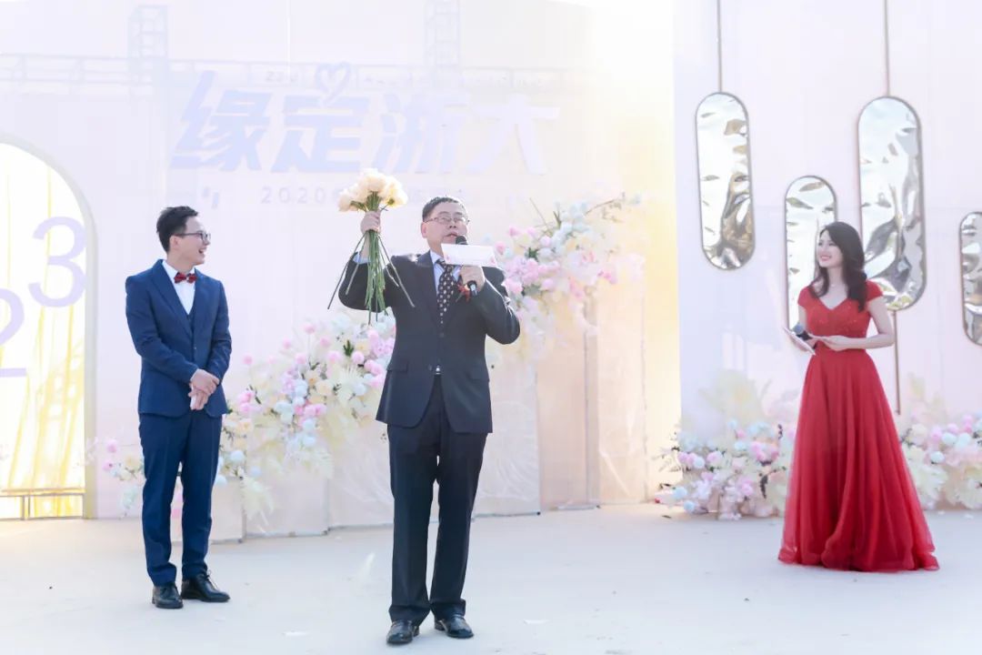 李兰娟致敬院士视频,致敬李兰娟院士的诗朗诵