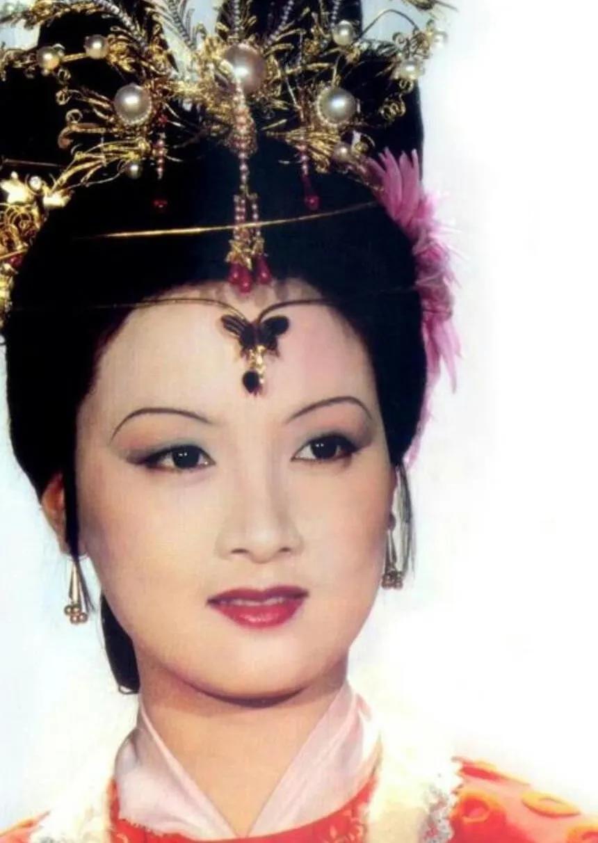 哪个男星演的狐狸精好看,长得像狐狸精的男明星