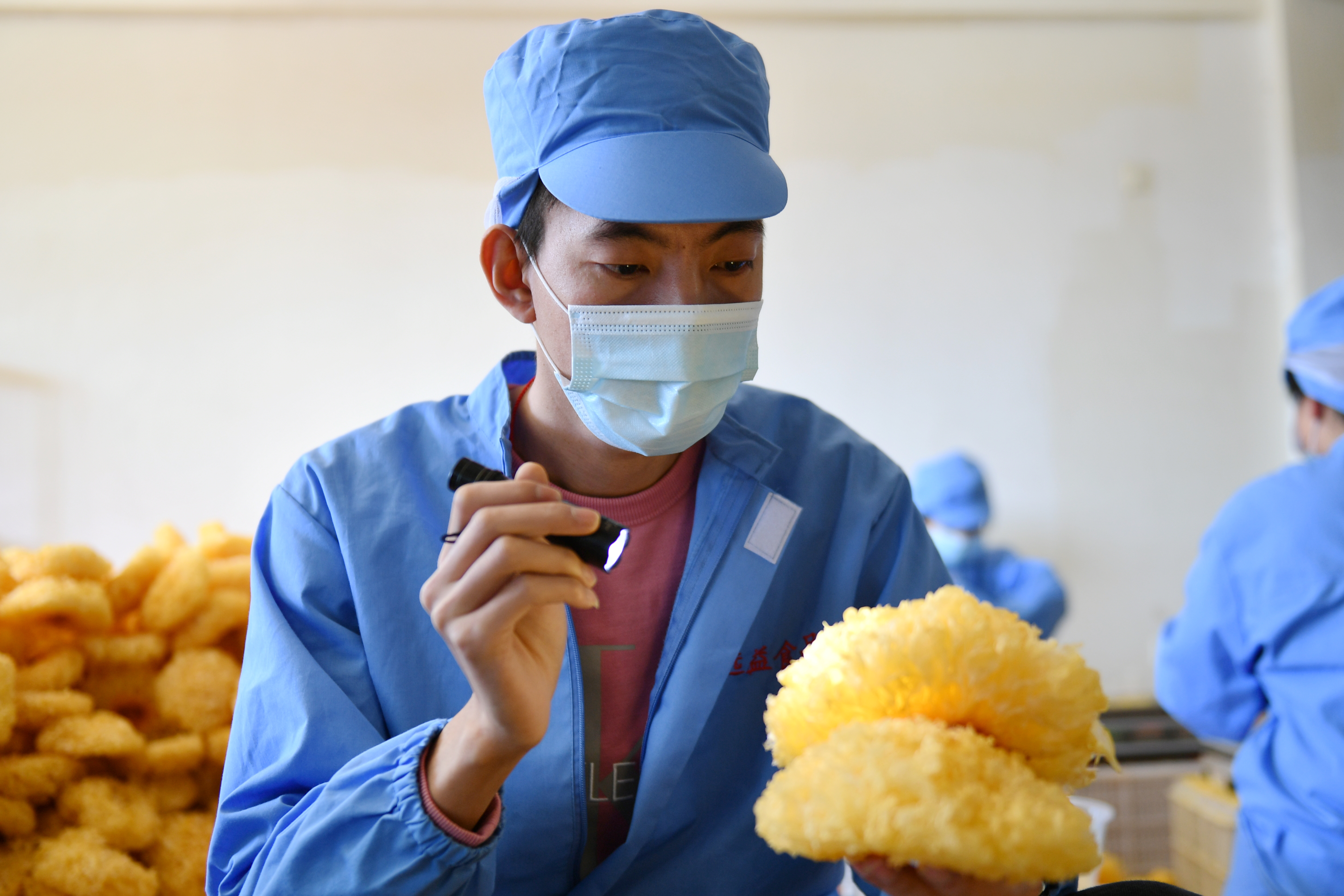 小伙做拼多多2个月现在日发3000单,小伙做拼多多二个月