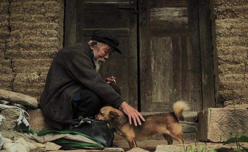 农村老人总是仇视照顾自己的子女，“孝不如顺，远香近臭”