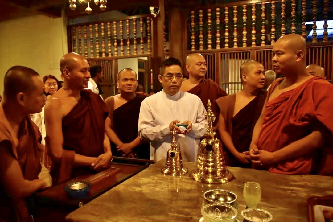 张秋源获瑞典世界和平奖后尊者赠北京及斯里兰卡佛牙影骨舍利