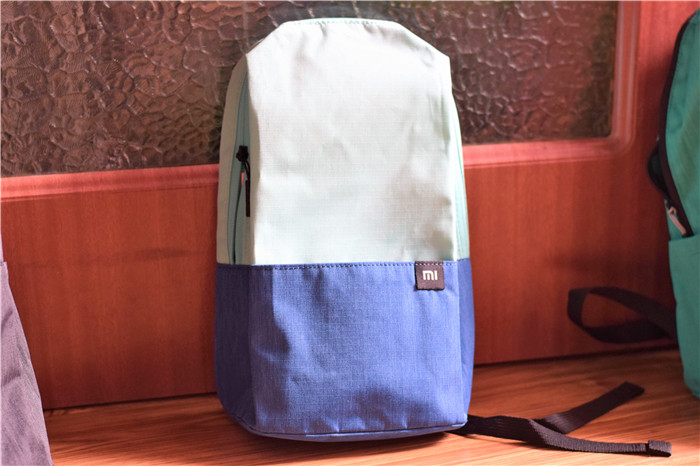 小米背包为什么这么受欢迎,小米极简都市背包一代和二代