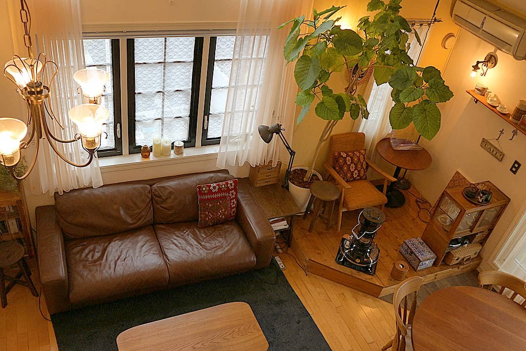 顶层带20平米左右的阁楼房子,有阁楼的挑高房子