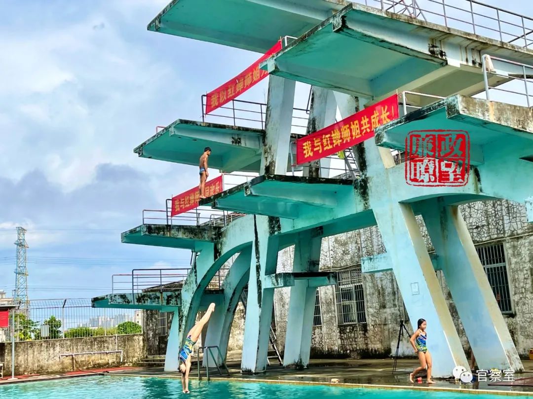 全红婵赛后躲角落偷偷抹泪,全红婵退场