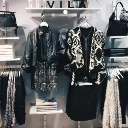 服装陈列挂衣教程,服装店如何让服装货架陈列有美感