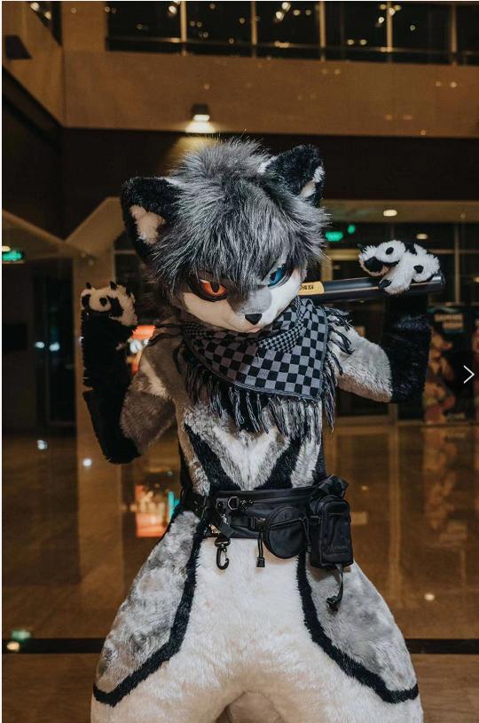 混圈子该不该告诉别人自己有钱,年轻人要不要限制自己花钱