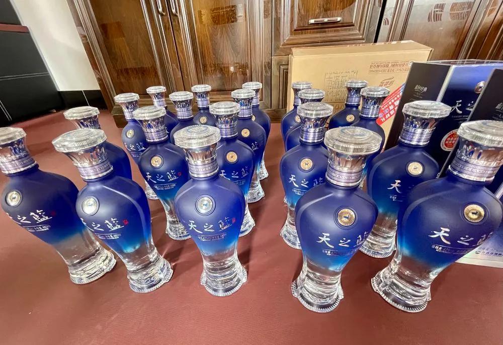 一个茅台空瓶多少钱,一个茅台空酒瓶卖数百元