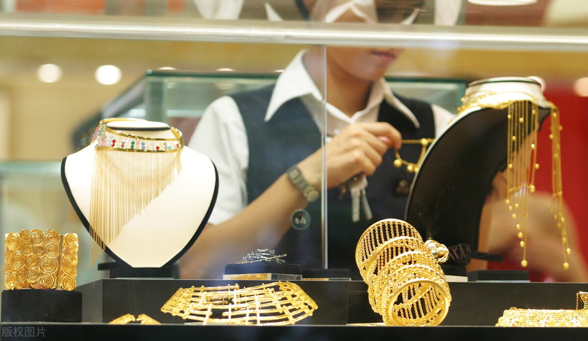 珠宝行业借助直播“起死回生”抖 快 淘三平台各有所长