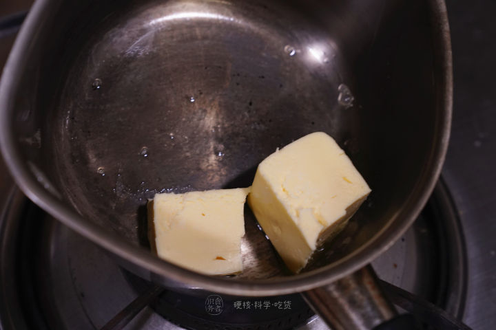 煎牛排爆油怎么办,煎牛排放黑胡椒容易糊吗