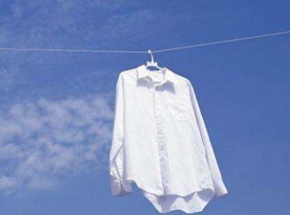 衣服白衣服黄了用什么洗好,白衣服彩色衣服发黄洗白小窍门