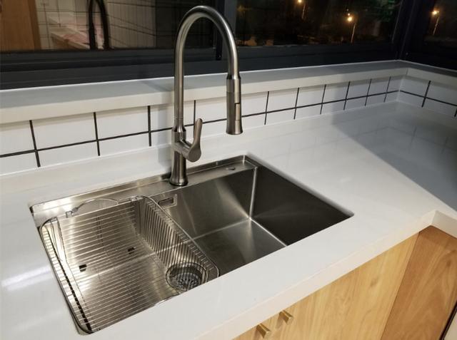 新房装修卫生间地面渗水怎么办,装修卫生间地面水泥灰怎么处理