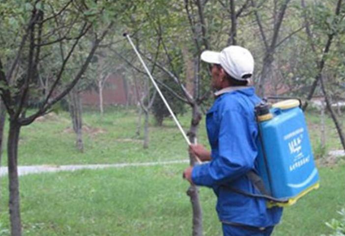 给果农介绍一种有机杀菌剂的使用方法以及对果树病害防治的作用