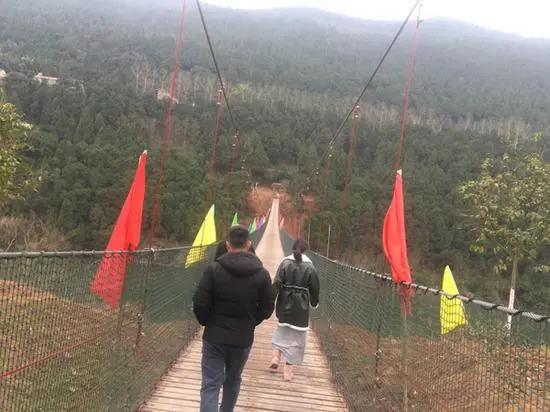 南充哪里有玻璃栈道和玻璃滑道,南充摇摆桥